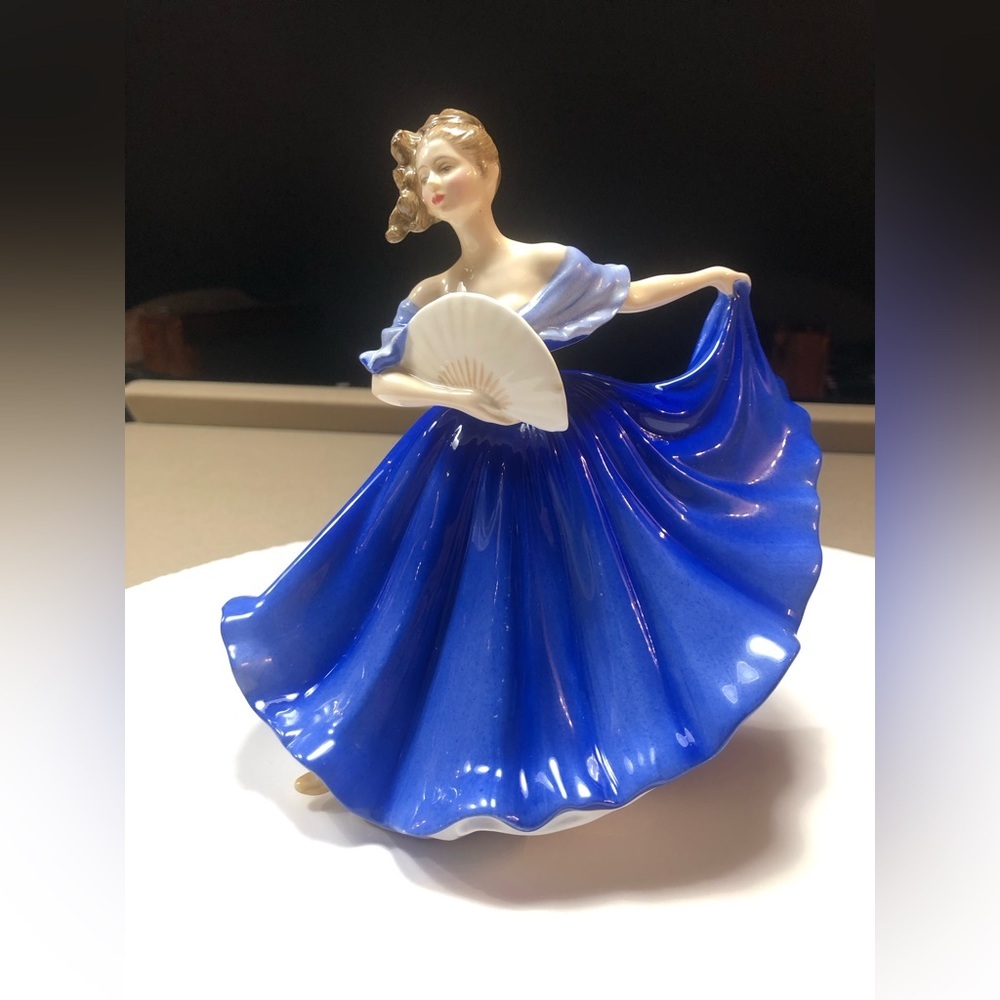 Vintage Royal Doulton “Elaine” porcelain figurine